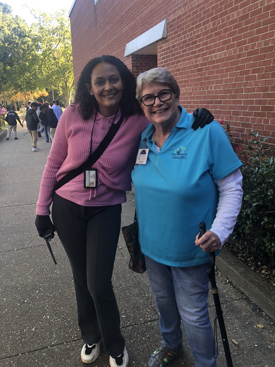 TheAcademyHome1's tweet photo. Academy at Rosemont’s FBLA invited Keep Norfolk Beautiful to school and picked up trash around the perimeter and documented data #waytolead https://t.co/5vFSYAiZyz
