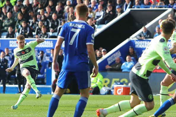 KEVIN DE BRUYNE, STOP THAT! 😱 

(🎥 @TelemundoSports)”