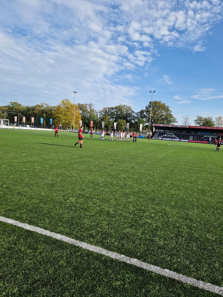 Atc maakt de 1-0 via een penalty. Jasper Mulders benut de penalty