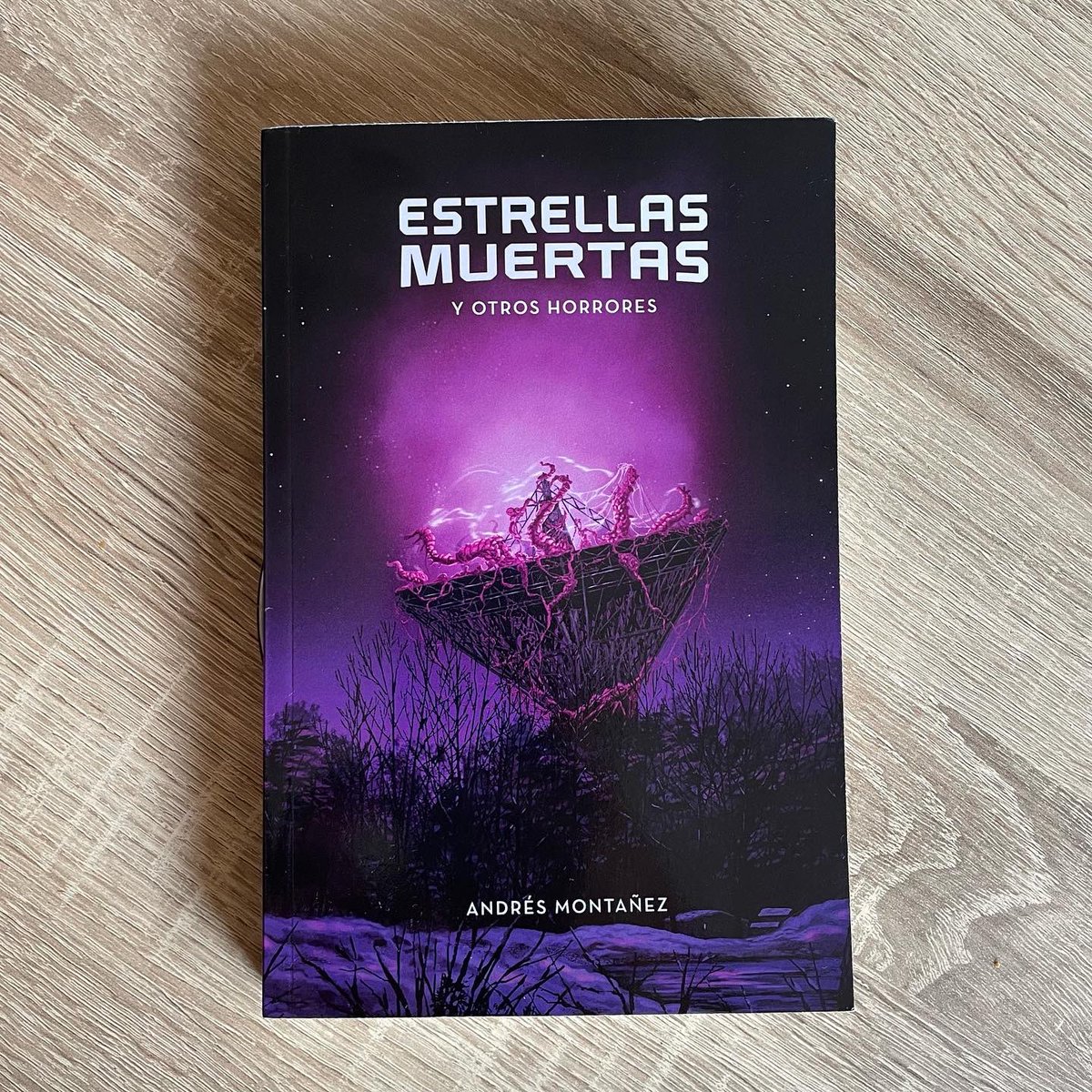 rosaswarez's tweet photo. Gracias, amigo Andrés❤️🎃#EstrellasMuertas #RavenhausPublishing #recomendación #terror #halloween #literaturafantastica @andres_montanez @RavenHaus https://t.co/2IHCSJtJtk
