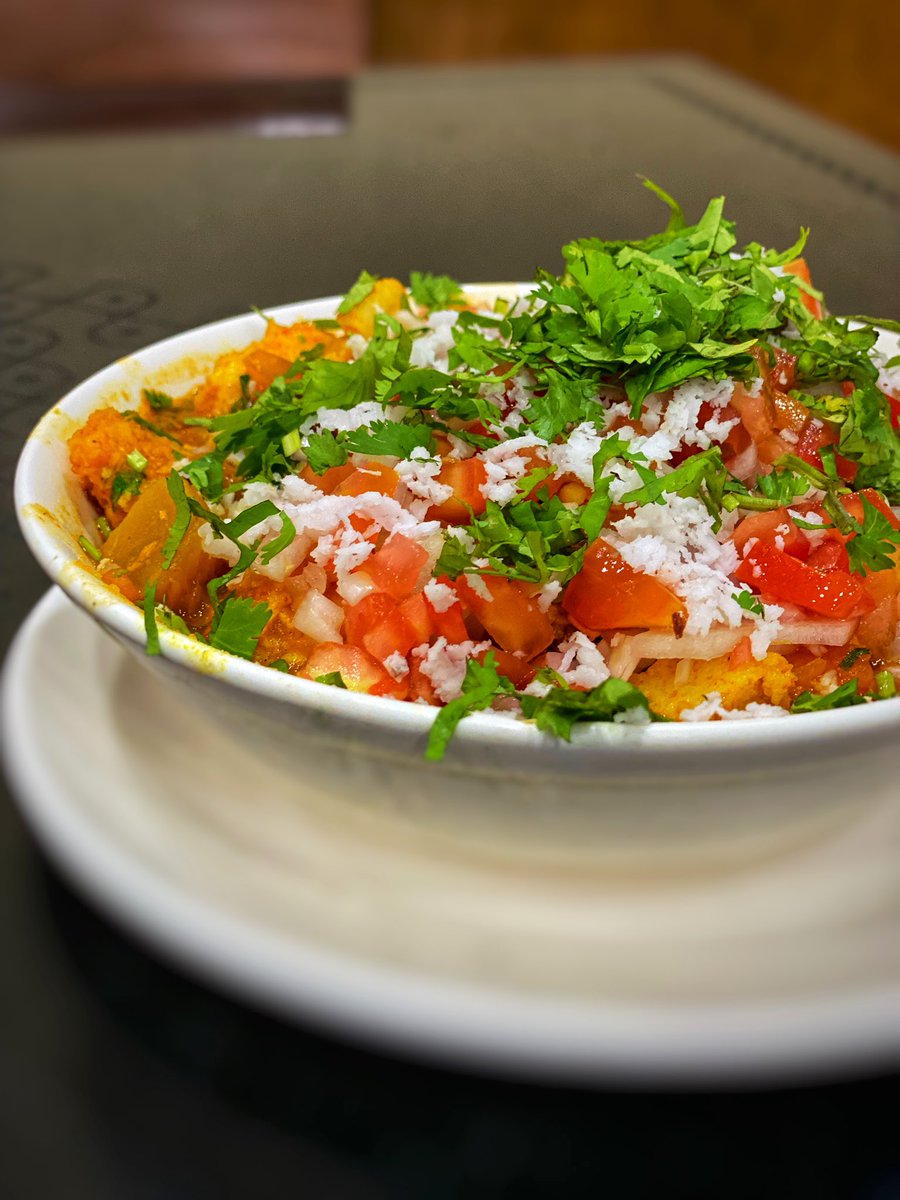 effwrites's tweet image. My favourite South Indian breakfast. Ambassador Idli (Mini Idlies soaked in sambhar, seasoned with onion, coconut &amp;amp; coriander), Nei Dosai (Ghee Dosa) and a Filter Coffee (or two). 

Dakshinayan
maps.app.goo.gl/xfwQVPJxkVvQpL…