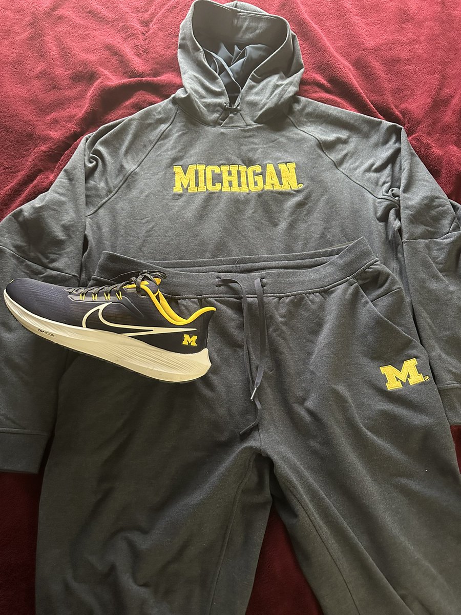 Game fit for today…. Jordan jacket with the M Block gloves and blue beanie hat. Then you got the blue lululemon  hoody and joggers, to top it off the blue Michigan Nike Pegasus 39. Let’s Gooooo. Go Blue 〽️🏈🥶🔵 #BlueOut #WearBlue #BeatState