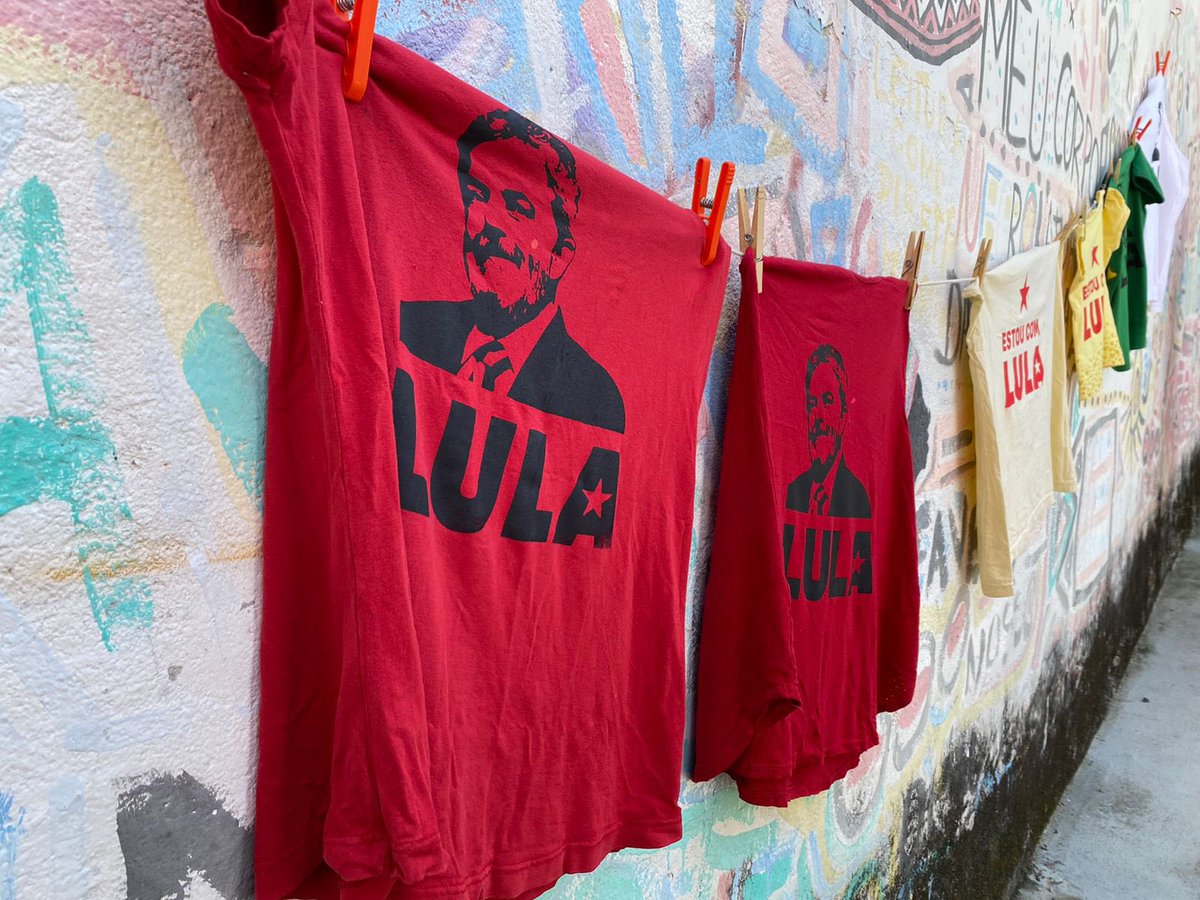marcelledecothe's tweet photo. Bom dia, fml! Hoje tem Flamengo e tbm fôlego final pra eleger papai #LulaPresidente1️⃣3️⃣ 

As favelas e periferias já estão na rua, final de semana de festa na favela ❤️🖤1️⃣3️⃣ https://t.co/zYz9tTXD7c