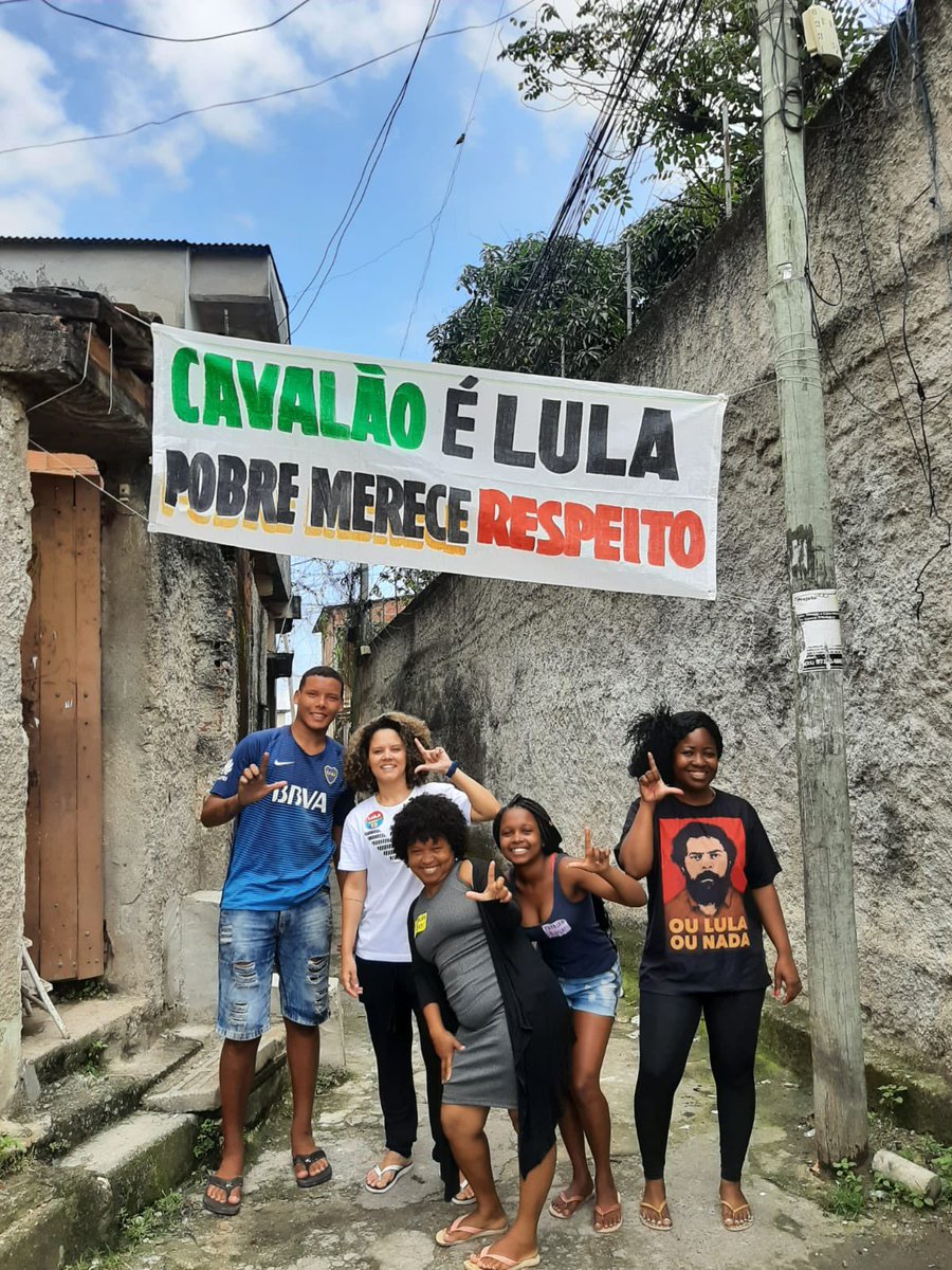 Bom dia, fml! Hoje tem Flamengo e tbm fôlego final pra eleger papai #LulaPresidente1️⃣3️⃣ 

As favelas e periferias já estão na rua, final de semana de festa na favela ❤️🖤1️⃣3️⃣