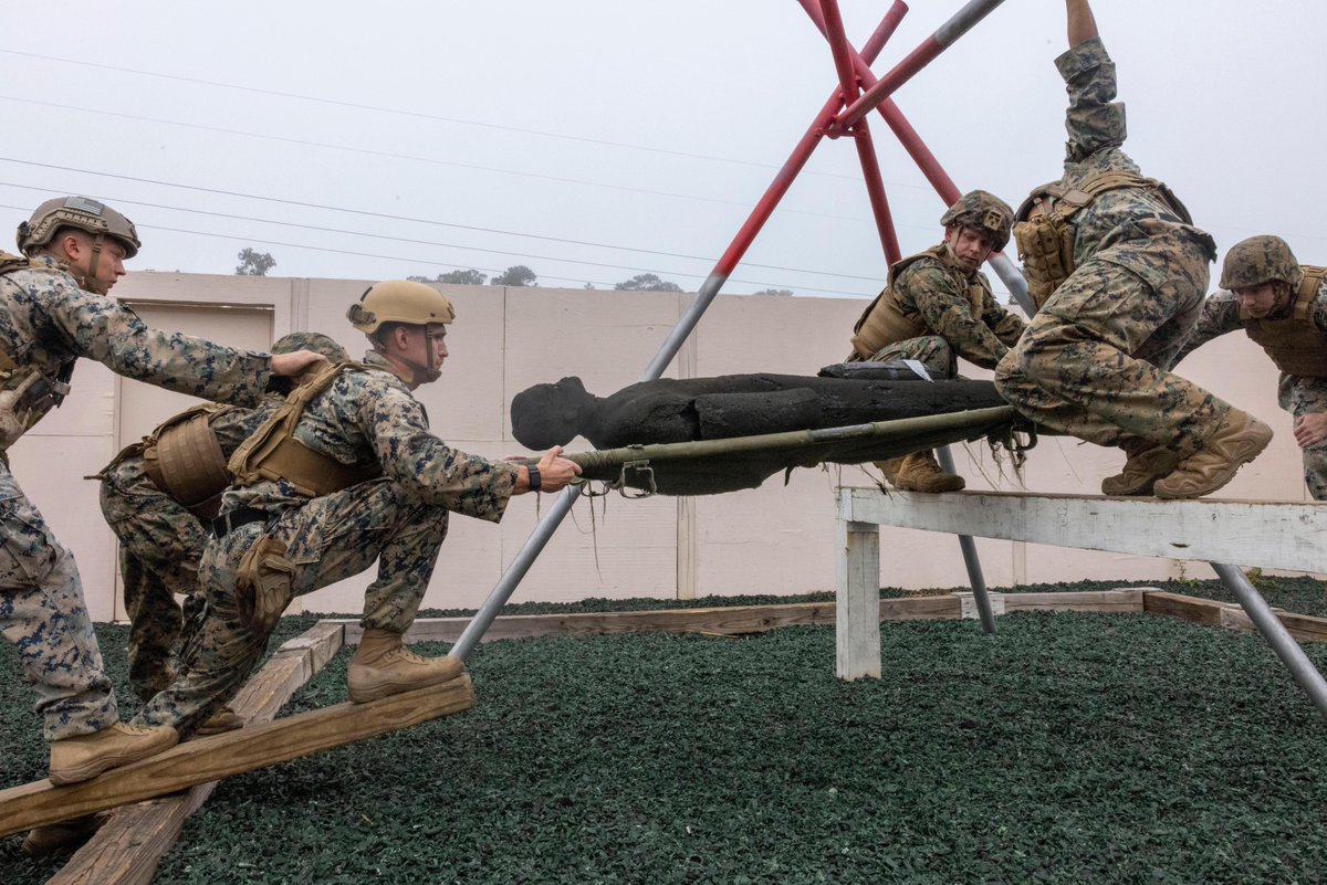 #Marines with @2ndMLG work as a team to complete obstacles during the ...