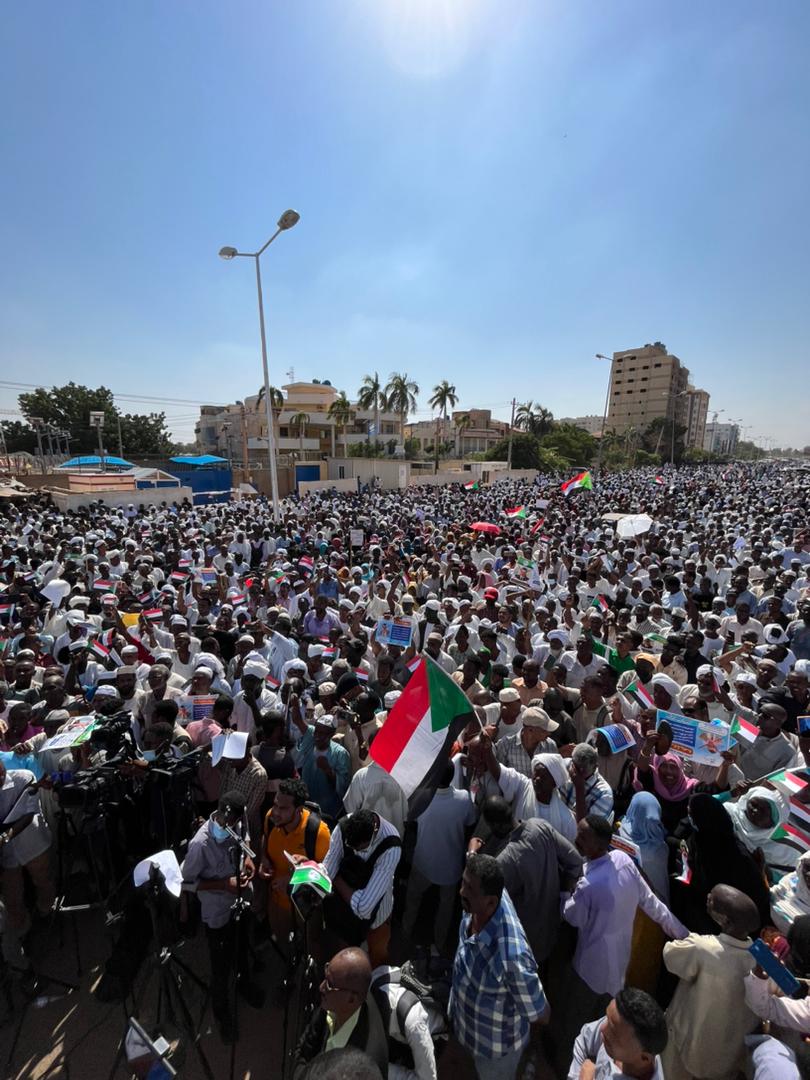 khraise's tweet image. حقيقة موفق مهيب يتطلب التسخير والتوظيف الايجابي لخدمة قضايا الوطن المازوم من تشاكسات أبناءه وضعف الثقه بينهم .. القيمه الحقيقية للحشود ان تستطيع أن تشكل تنظيما يستطيع أن يطرح فكرا وتصورات جامعه لمعالجة الازمه يراعي التنوع فلا قيمة لحشود المناسبات والتكتيكات