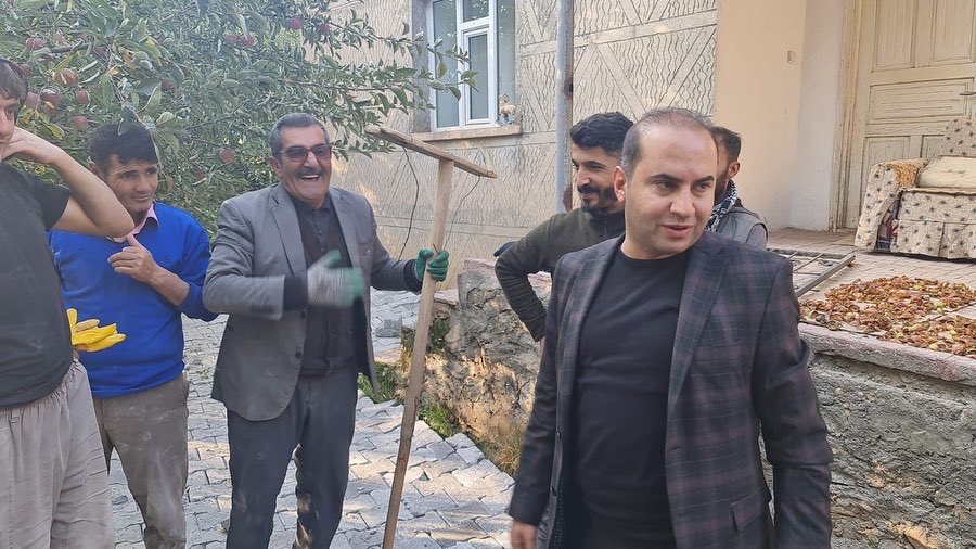 GeorgeEdgagi's tweet photo. Şehrimizin en ücra köşesine kadar vatandaşlarımızın çamurdan,tozdan kurtulması için aralıksız bir şekilde çalışmalarımızı sürdürüyoruz. https://t.co/SmCdt6AgT1