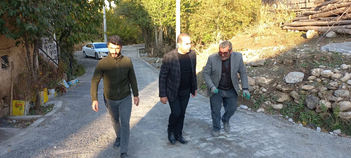 GeorgeEdgagi's tweet photo. Şehrimizin en ücra köşesine kadar vatandaşlarımızın çamurdan,tozdan kurtulması için aralıksız bir şekilde çalışmalarımızı sürdürüyoruz. https://t.co/SmCdt6AgT1