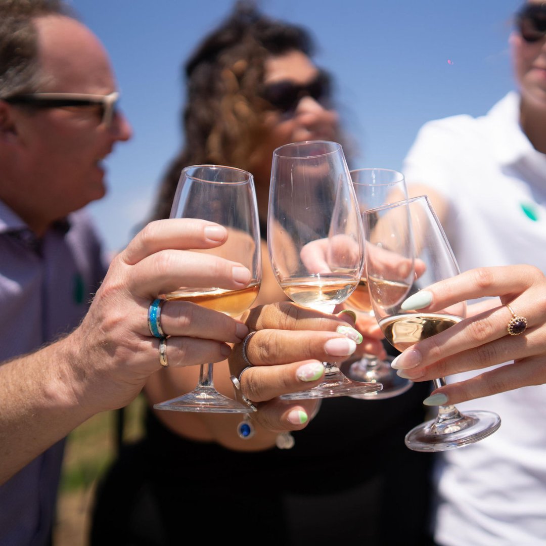 WineTourNiagara's tweet photo. Cheers to good people and great wine! 

Explore what makes Niagara one of the best places in Canada for producing wine! 

Book your tour today! 

https://t.co/9NJKNYpb9W

#wine #tours #winecountry #niagara https://t.co/PmFN1gOpYq