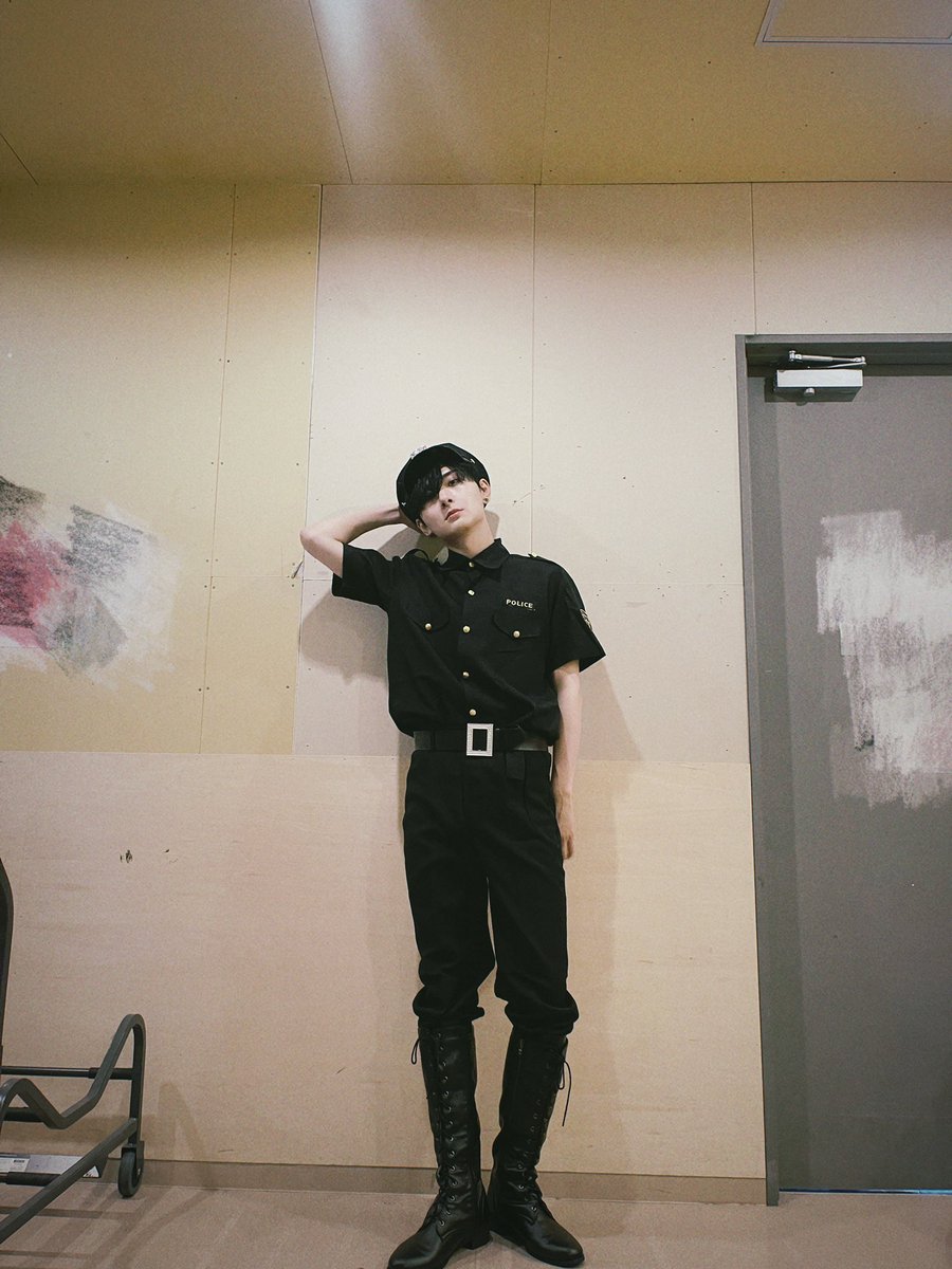 shion_menera's tweet photo. ハロウィンライブありがとう〜〜たくさんうたった
ぽりすになりました！ https://t.co/QBW2HpRzxF