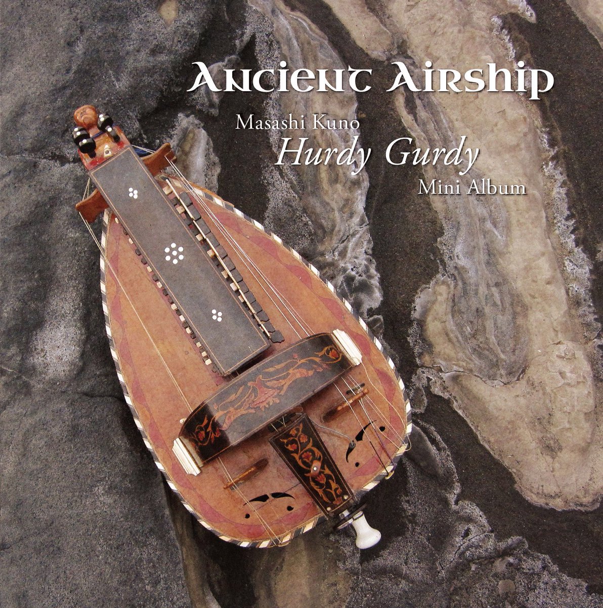 mk_hurdygurdy's tweet photo. 明日M3にて委託頒布
#31STYLE B-01a にて
#ハーディガーディ ミニ・アルバム
"Ancient Airship"
他に類を見ない #ハーディ・ガーディ がメインとなるオリジナル作品と古楽曲を含む全7曲収録
https://t.co/9yL6pN4psq
試聴ムービーはこちら💁♂️
https://t.co/KlhUXeaPGs
#ハーディーガーディー https://t.co/UxjC8tOU3O