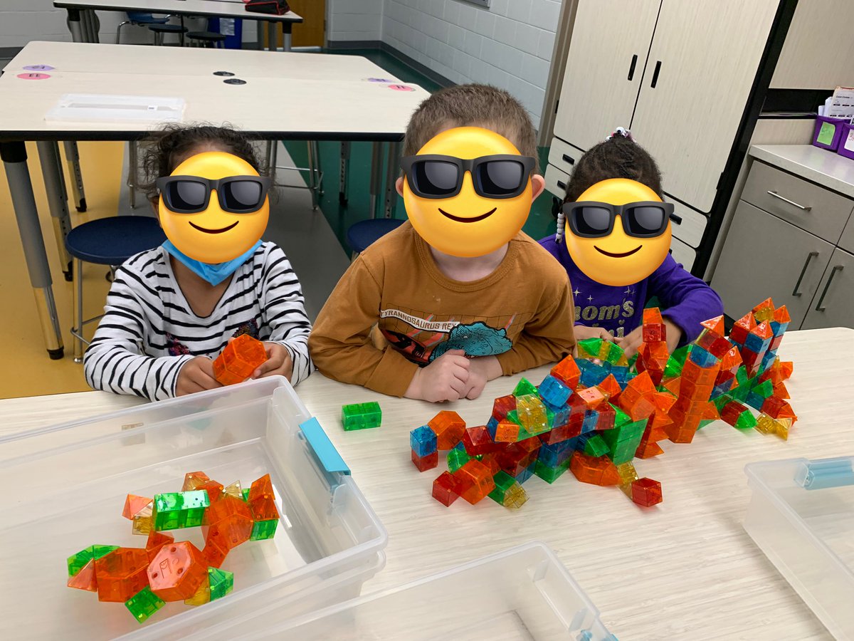 MrsInglesPreK's tweet photo. STEAM bin free time is our favorite- look at our creativity flow! @rose_holland2nd @ReamsRams https://t.co/g4CUDhsrGh