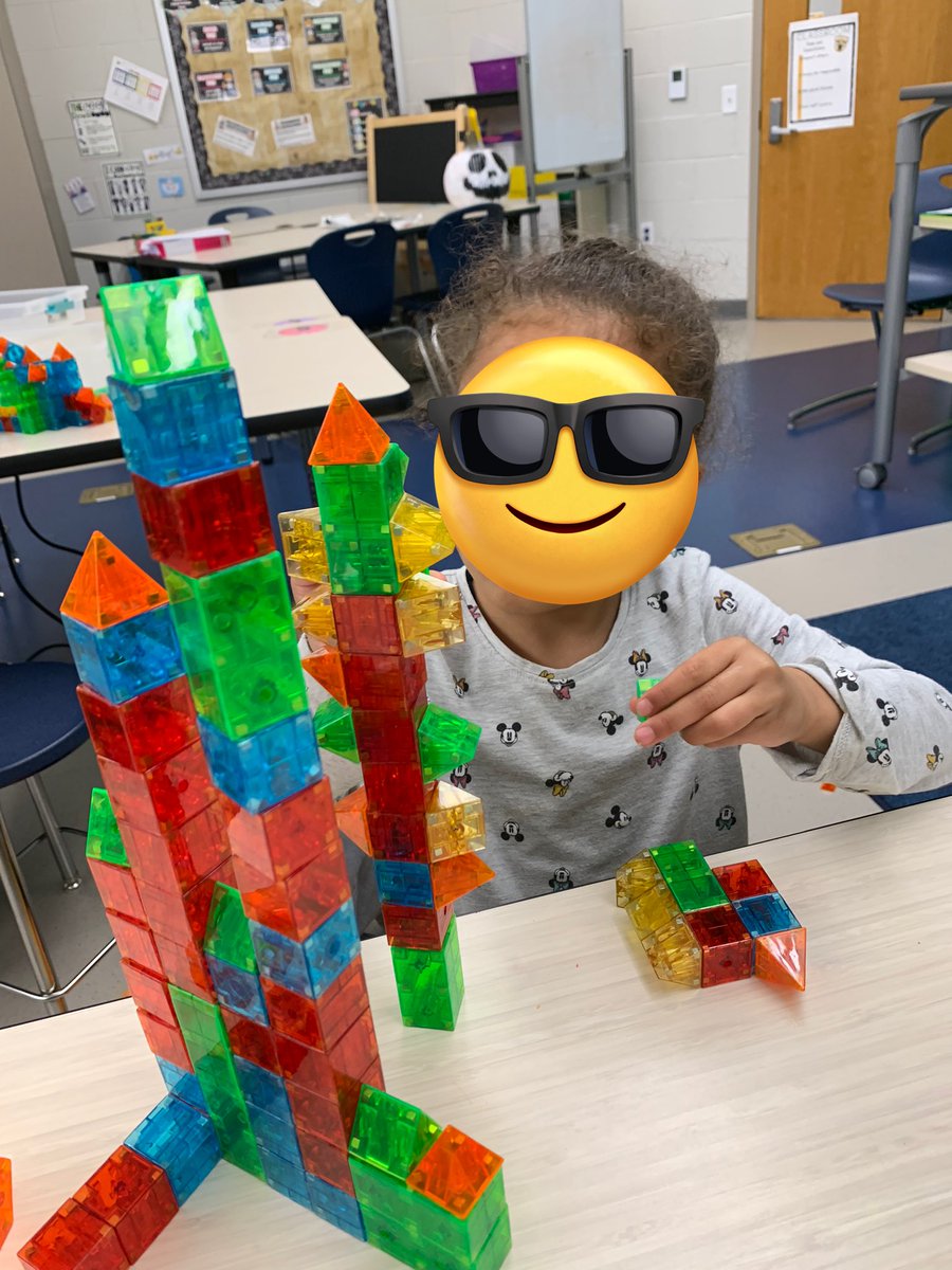 MrsInglesPreK's tweet photo. STEAM bin free time is our favorite- look at our creativity flow! @rose_holland2nd @ReamsRams https://t.co/g4CUDhsrGh