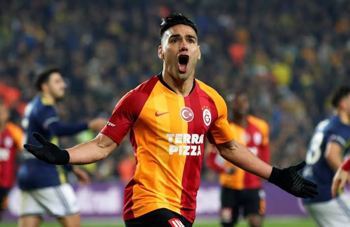 KocayildizCS's tweet photo. Radamel Falcao: “Türkiye’de derbilerde oynamakta, izlemekte çok zevkli. Derbi’yi seyredeceğim. Galatasaray, Beşiktaş’ı 2-0 veya 3-0 mağlup eder. Mertens’ten de gol bekliyorum.”

🔗 (Sky Sports) https://t.co/PipUiIOWvN