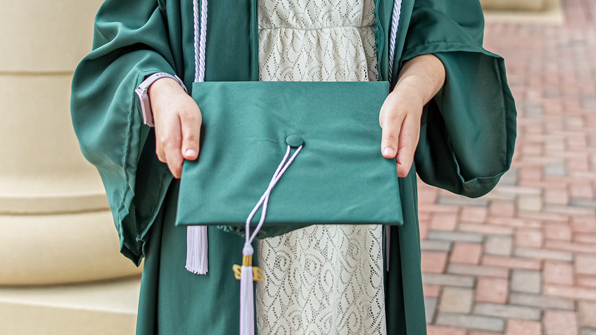 Hey, December graduates! 🧑‍🎓The Commencement Fair will take place Nov. 2 to Nov. 4, 9 a.m. to 6 p.m., at Barnes & Noble Charlotte in the Student Union. You must bring your 49er ID to pick up. More info ➡️ aux.charlotte.edu/news/2022-10-2…