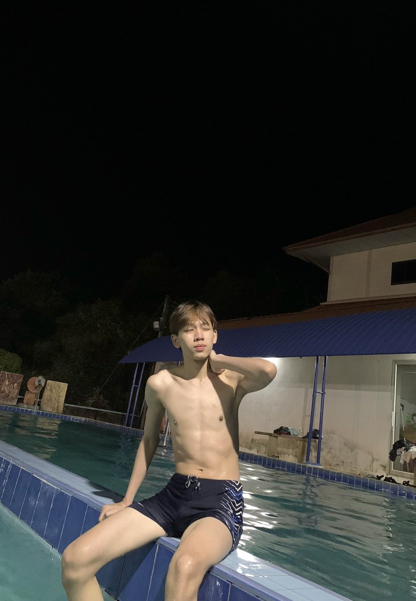 pee3214's tweet photo. Swimming 🦈 #มมส https://t.co/ASBEfcv111