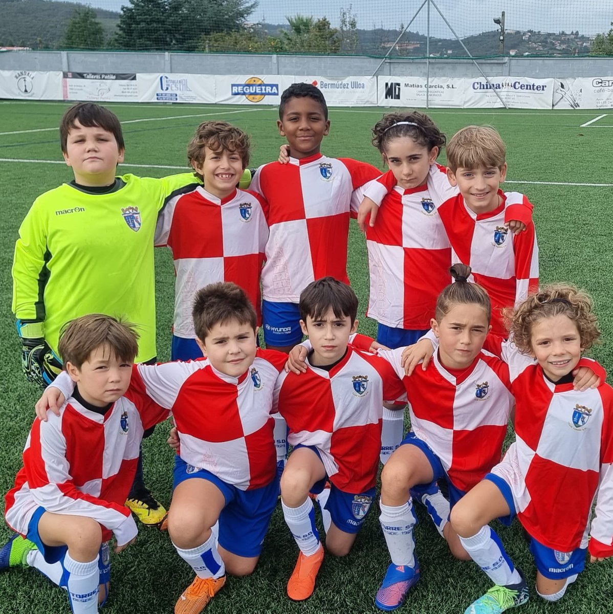 clubtorresd's tweet photo. Victorias dos nosos equipos #Benxamin e #AlevinB 💪⚽💙 Bravísimo 👏👏👏👏
Seguimos 💪💪💪💪💙💙 #ForzaTorre
#deportebase #fútbolbase
@FundEmalcsa @futgal @HyupersaFMotor @ConcelloCoruna https://t.co/ARDZ9Gilds