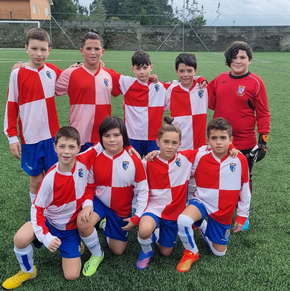 clubtorresd's tweet photo. Victorias dos nosos equipos #Benxamin e #AlevinB 💪⚽💙 Bravísimo 👏👏👏👏
Seguimos 💪💪💪💪💙💙 #ForzaTorre
#deportebase #fútbolbase
@FundEmalcsa @futgal @HyupersaFMotor @ConcelloCoruna https://t.co/ARDZ9Gilds