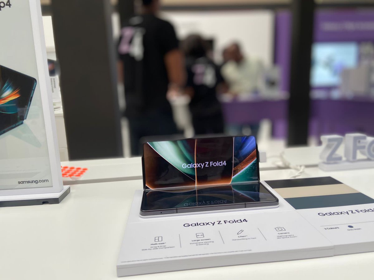 _NIKIWE__'s tweet photo. #GalaxyZFold4 S Pen that allows you to jot down quick notes or create artwork. #FlexExperience https://t.co/3Iih8wEjcy