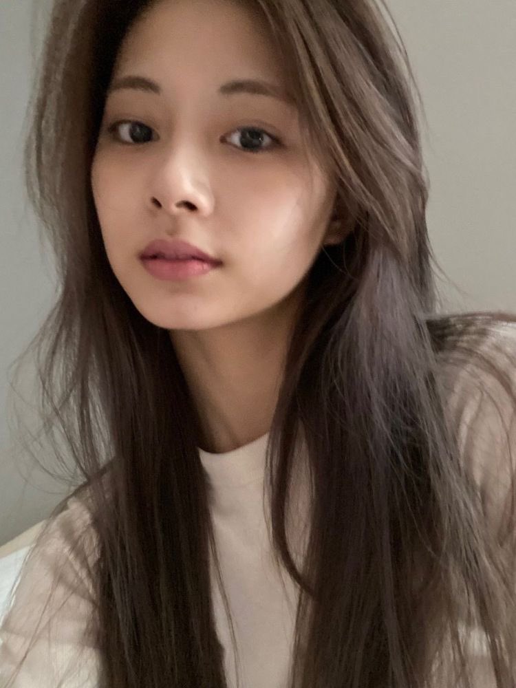 thread of tzuyu’s viral videos on twitter
