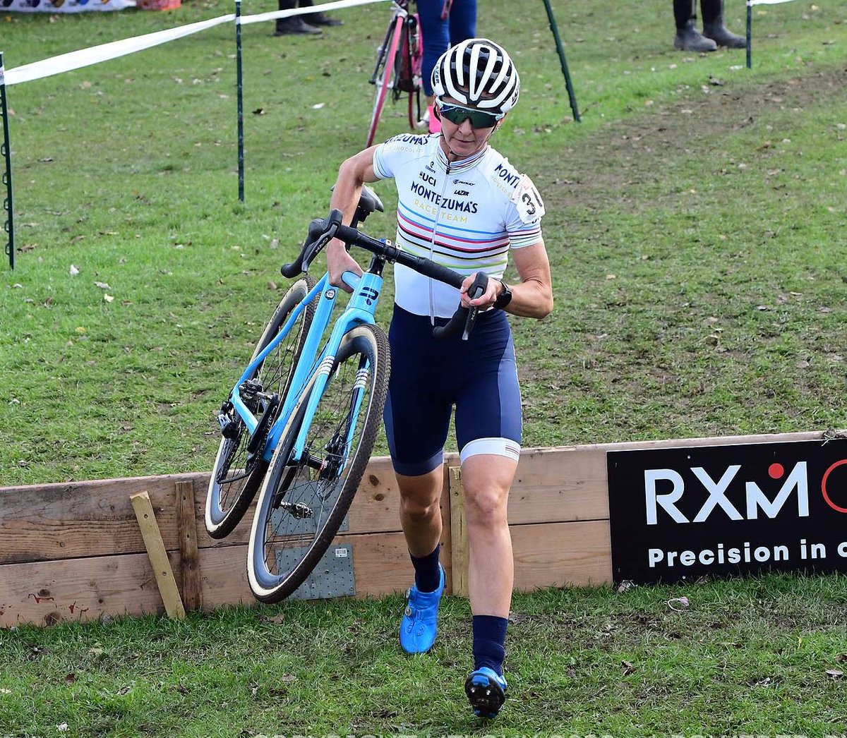 National Trophy Round 3 and series leaders carry on winning VET 40 WOMEN 1. Ceris Styler 2. Lucy Siddle 3. Alison Kinloch VET 50/60 WOMEN 1. Helen Pattinson 2. Miriam Whitehurst 3. Clare Hoskins Full results: velouk.net/2022/10/29/nat… #Brother4Results @velotech_uk @RotorRace