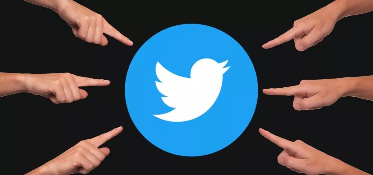 Caesar_United's tweet photo. #Shadow_Ban
حظر الظل ، ويسمى حظر الشبح
حظر الأشباح أو التعليق على الأشباح
هي #عقوبة وضعتها تويتر عبر الخوارزميات التي أضافتها قبل سنوات ، منها تراقب المُحتوى عبر الخاصيات التي أضافتها.
وتكون العقوبة هي منع المستخدم جزئياً أو محتوى المستخدم قد لا يكون الحظر واضحاً للمستخدم.. https://t.co/0S7aXbYbqv