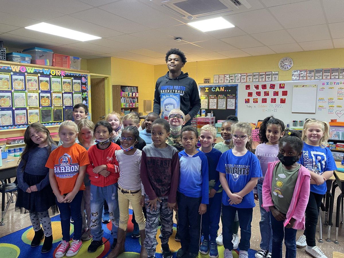 LWyattHCS's tweet image. They couldn’t believe he could touch the ceiling but they definitely heard the mission. #BarronVillage #It’sallabouttheteam ⁦@awsumeducator⁩ ⁦@mrsclements2u⁩