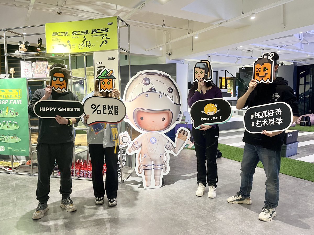 𝐖𝐇𝐀𝐓'𝐒 𝐍𝐄𝐖 𝐎𝐅 𝐁𝐌𝐑
一次圆满的线下面基活动🤩 
#BMR #脑机比 

没有能参加线下活动的“机友”们，我们也准备了一些周边礼品🎁，后面会在 Twitter 上发起抽奖活动邮寄送出，欢迎关注～

特别鸣谢本次活动主办方 <a href="/avenuedao/">ZAvenue DAO</a> ，及 <a href="/bmr_lab/">BMRLab</a> 的好伙伴 <a href="/hippyghosts/">Hippy Ghosts (👻,🔮)</a> 👻