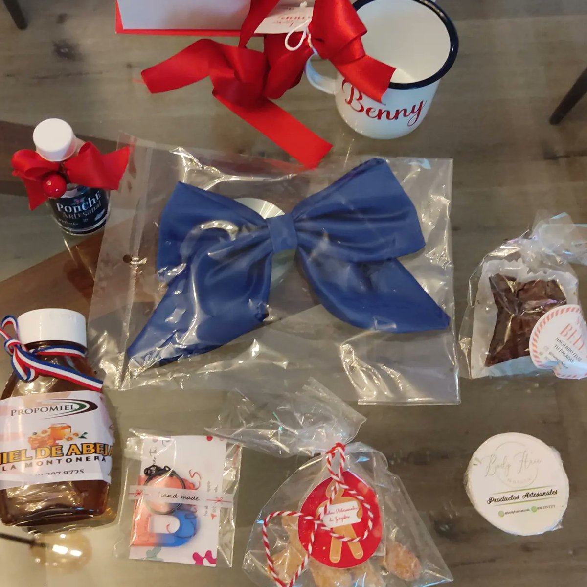 BennyMetz's tweet image. San Cristóbal Emprende!

Gracias a Kissaury Pérez y Perla Martínez por la invitación a la feria y entrega de presentes elaborados por emprendedores de nuestra provincia.

 @alcaldiascrd