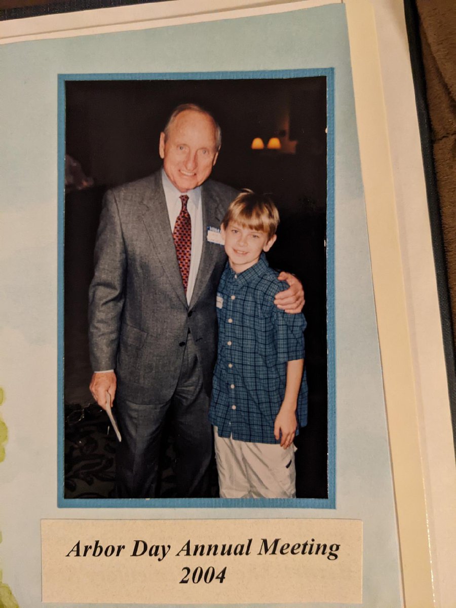 CASE_closed24's tweet photo. RIP Coach Dooley 🙏🏻 had the pleasure of meeting him in 4th grade. Good thing all Dawgs go to heaven #RIPCoachDooley #GoDawgs https://t.co/4olUfMidbs