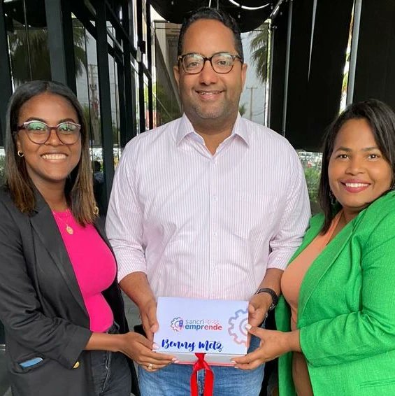 BennyMetz's tweet image. San Cristóbal Emprende!

Gracias a Kissaury Pérez y Perla Martínez por la invitación a la feria y entrega de presentes elaborados por emprendedores de nuestra provincia.

 @alcaldiascrd