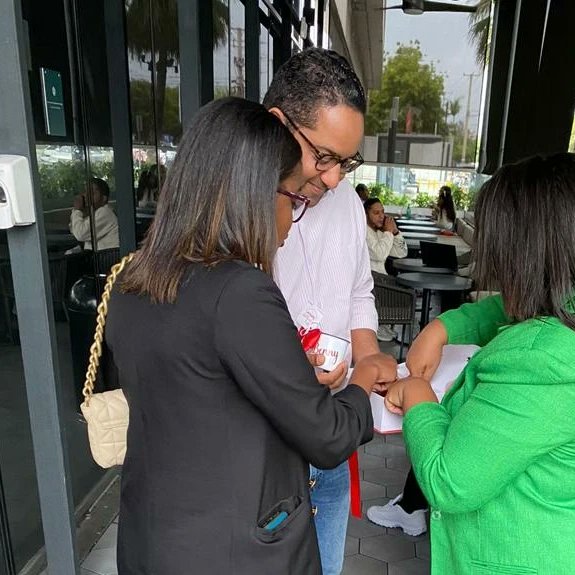 BennyMetz's tweet image. San Cristóbal Emprende!

Gracias a Kissaury Pérez y Perla Martínez por la invitación a la feria y entrega de presentes elaborados por emprendedores de nuestra provincia.

 @alcaldiascrd