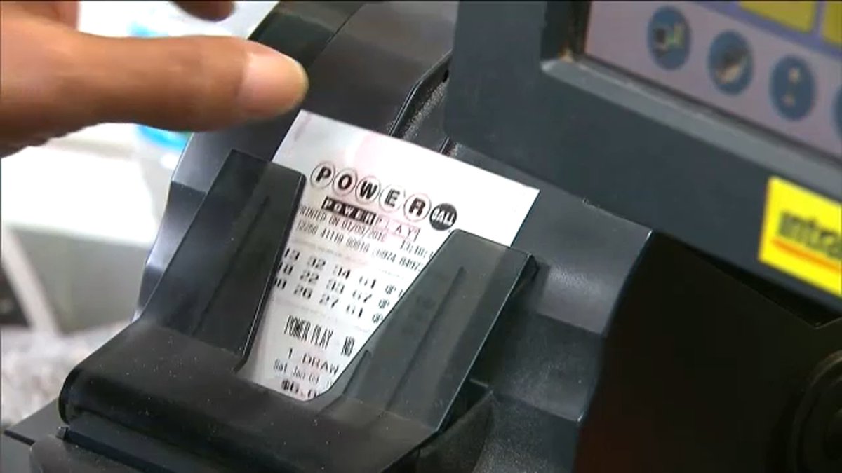 RT @ABC7NY: Powerball jackpot up to $825M, up for grabs in tonight's drawing https://t.co/gUsTXLNddA https://t.co/DUerzSjAKw