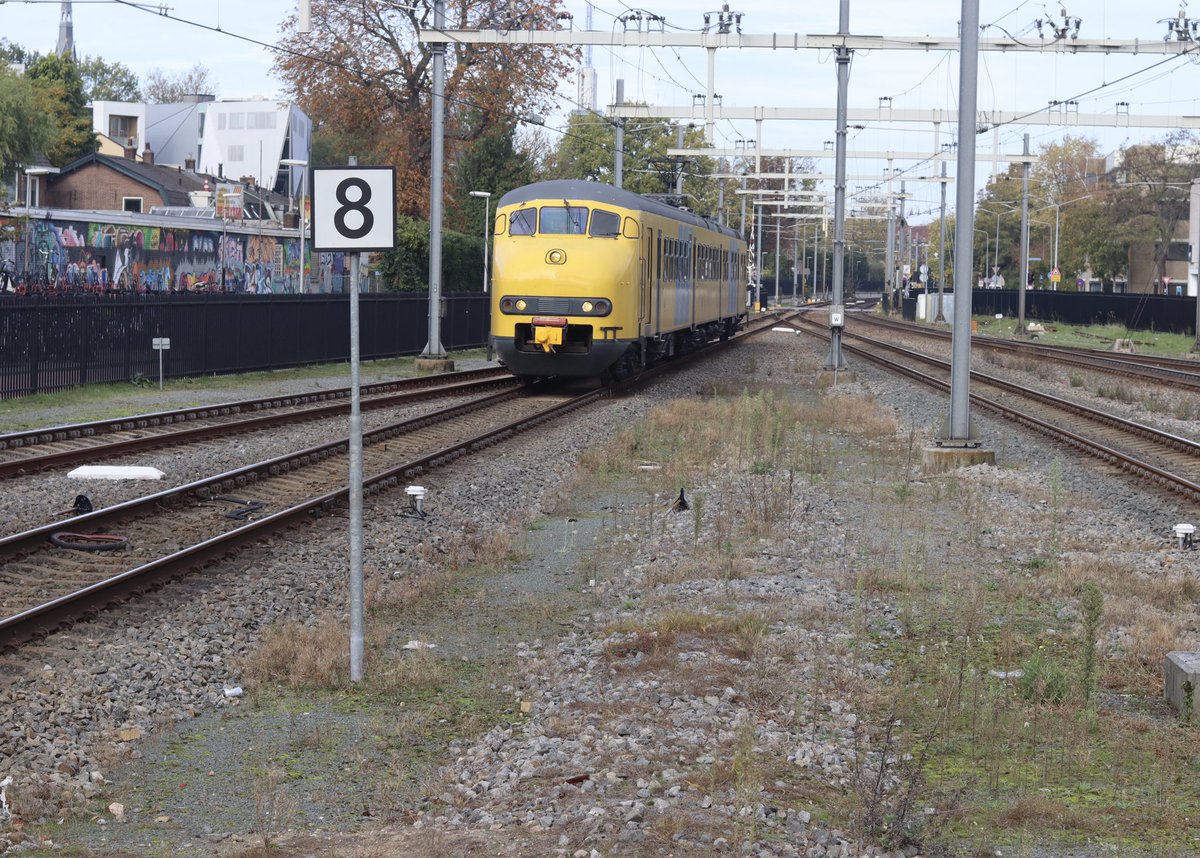 FotografeLisa's tweet photo. Vandaag weer lekker op pad geweest met mijn πΈ! Onder andere #haasjeover van @NVBSspoor gespot! #PlanU #MotorPost maar ook de Matβ64 (laatste foto) was vandaag onderweg! π #fotografie #fotograferen #hobby #treinen #Crew2454 #museummaterieel #LvAPictures https://t.co/xLvYgFgkYw