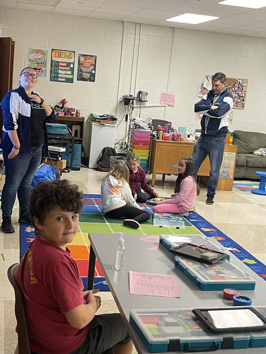 Morgan_B712's tweet photo. VEX GO and 123! #CSIDOG #GirlPowered #ColdSpring @ColdSpringIPS @IPSSchools @REC_Foundation https://t.co/gFKUUNYhIl