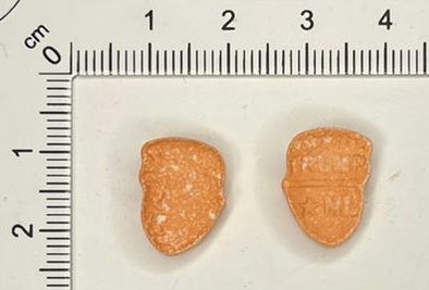 MANDRAKE_LAB's tweet photo. ⛔️CAUTION!⛔️ 29 Oct 22

Orange “Donald Trump” embossed #Ecstasy/#MDMA tablets, analytically confirmed, by @MANDRAKE_LAB, to contain high level of synthetic #cathinone #dipentylone (306 mg/tablet) circulating in #Manchester.

If unwell please seek medical attention. https://t.co/70FIc9cVMT