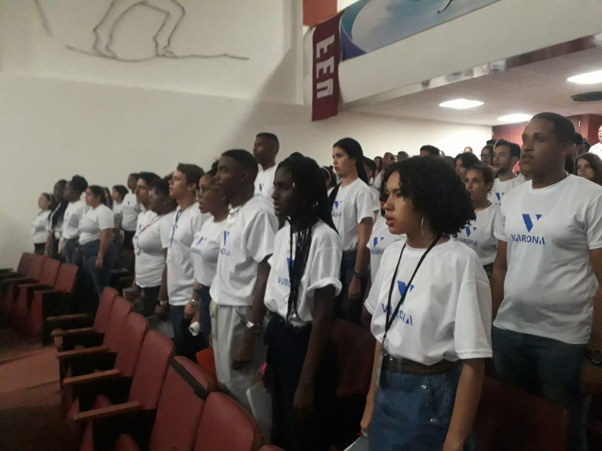 Hoy acompañamos a los estudiantes de la @UCPVarona en su Asamblea 10mo. Congreso de la @FeuCuba. Ellos educadores sin límites saben que 'enseñar con amor es iluminar para siempre la vida'. #Cuba #FEU100 @DiazCanelB @Karli_SantanaR @DrRobertoMOjeda @YunielLabacena @UJCdeCuba