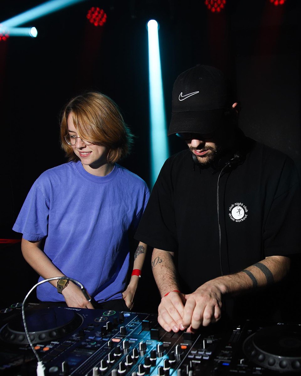 Nitsa Club (@nitsaclub) on Twitter photo Sublime el b2b entre <a href="/avalon_emerson/">Avalon Emerson</a> y Anunaku de anoche en Astin
pics. <a href="/redporterosbcn/">Redporteros MEDIA</a> Sublime el b2b entre <a href="/avalon_emerson/">Avalon Emerson</a> y Anunaku de anoche en Astin
pics. <a href="/redporterosbcn/">Redporteros MEDIA</a>