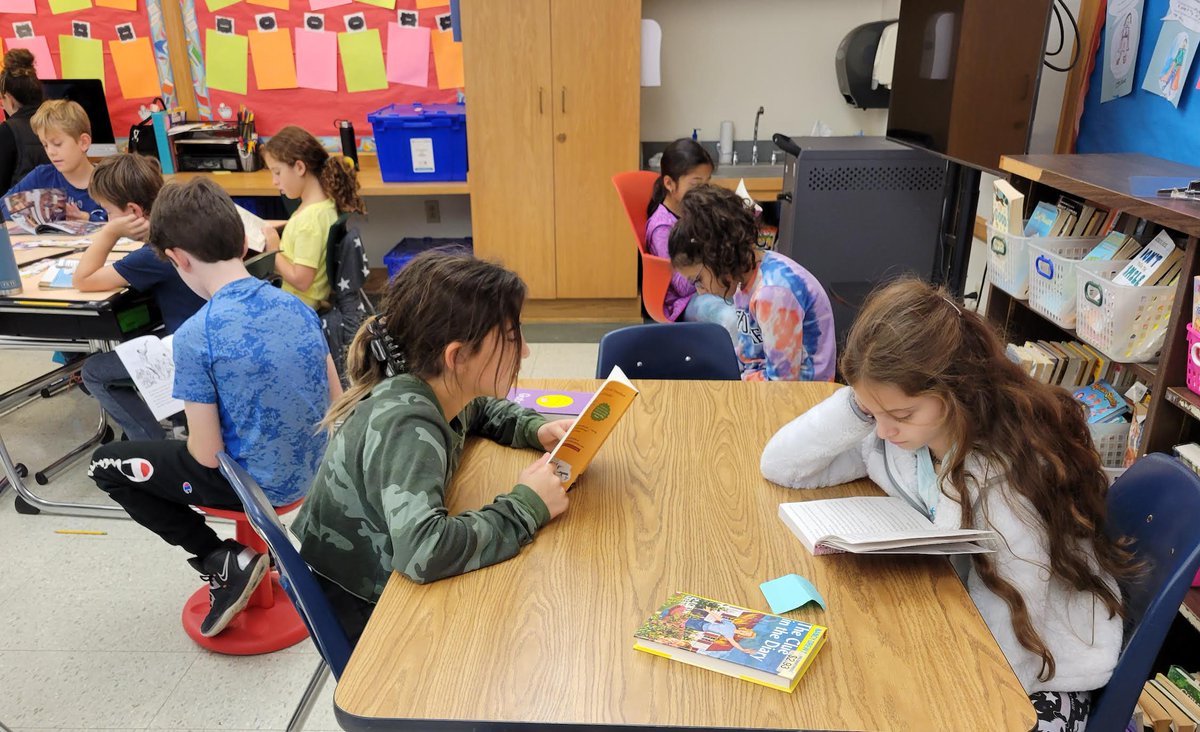 QRSWolfsonClass's tweet photo. Scenes from this week...we read and shared our envisionments, created and solved word problems, studied animal communication.... https://t.co/tHXrSjQTyg