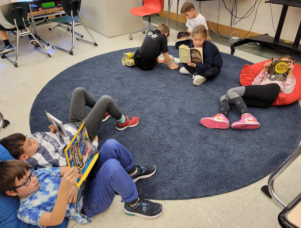 QRSWolfsonClass's tweet photo. Scenes from this week...we read and shared our envisionments, created and solved word problems, studied animal communication.... https://t.co/tHXrSjQTyg