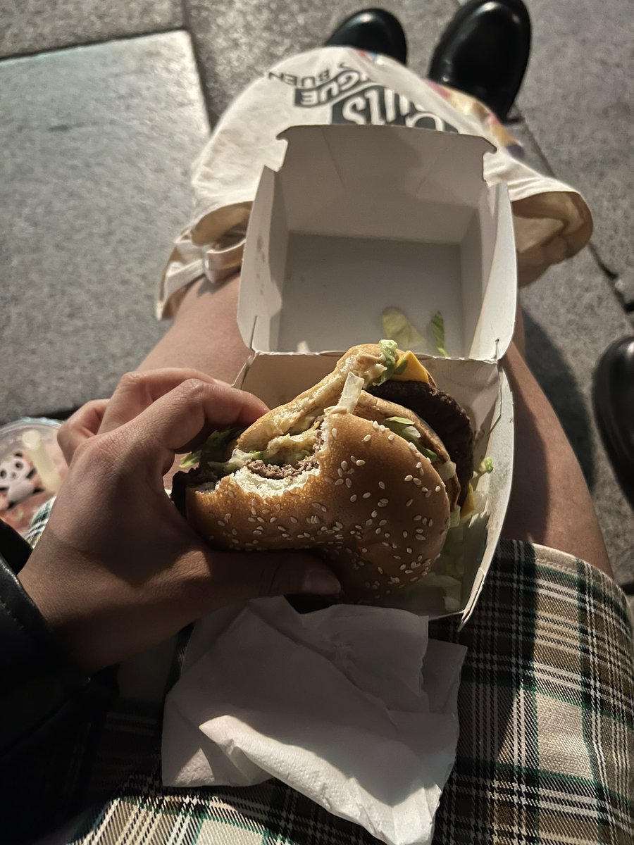 RHOT182's tweet photo. No sabe a Big Mac, antes eras chévere McDonald’s 🥲 https://t.co/B4J1r9yYJa