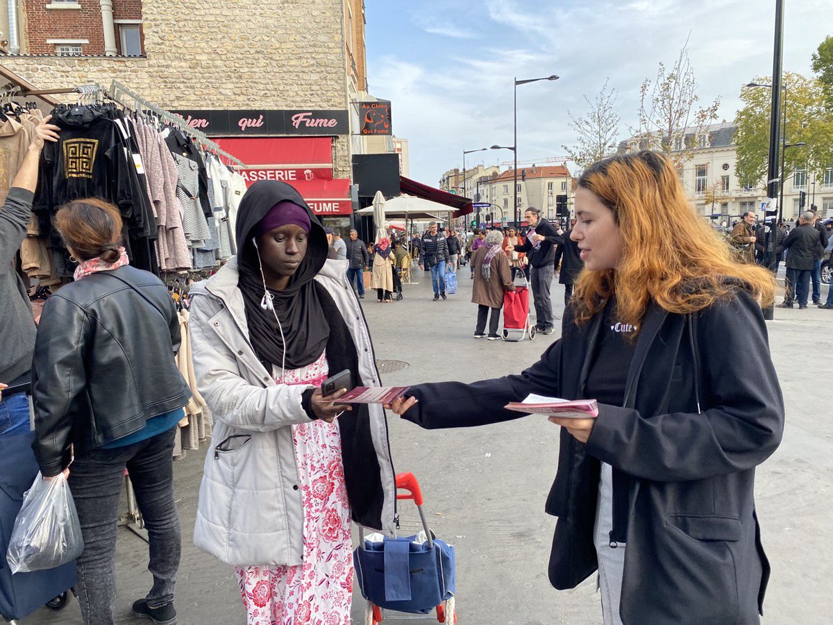 Au marché du centre ce matin à #Aubervilliers comme tous les samedi, pour échanger avec les habitants et distribuer le dernier tract de @FranceInsoumise #NUPES. Contre #Macron, contre l'injustice sociale, on ne se laisse pas faire, on continue à se mobiliser !