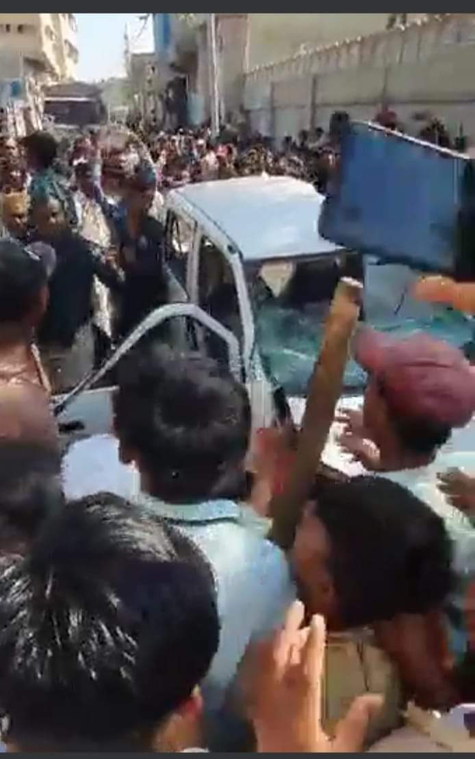 mh_panhwar's tweet photo. I being a Sindhi and a resident of Karachi city of the province Sindh strongly condemn the brutal murder of #AimenJawed and #IshaqPanhwar and request the authorities to kindly conduct an enquiry against the ones involved in #MacharColonyIncident
😢 https://t.co/HNp036eVtr