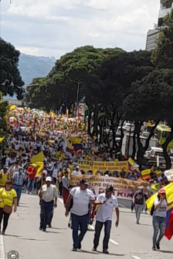 mapigaviria's tweet photo. #BucaramangaMarcha #GranMarchaNacional #22Oct22 #29o #TodosJuntos #todossomoscolombia #TodosALasCalles29Oct https://t.co/wrHnQzPl0d