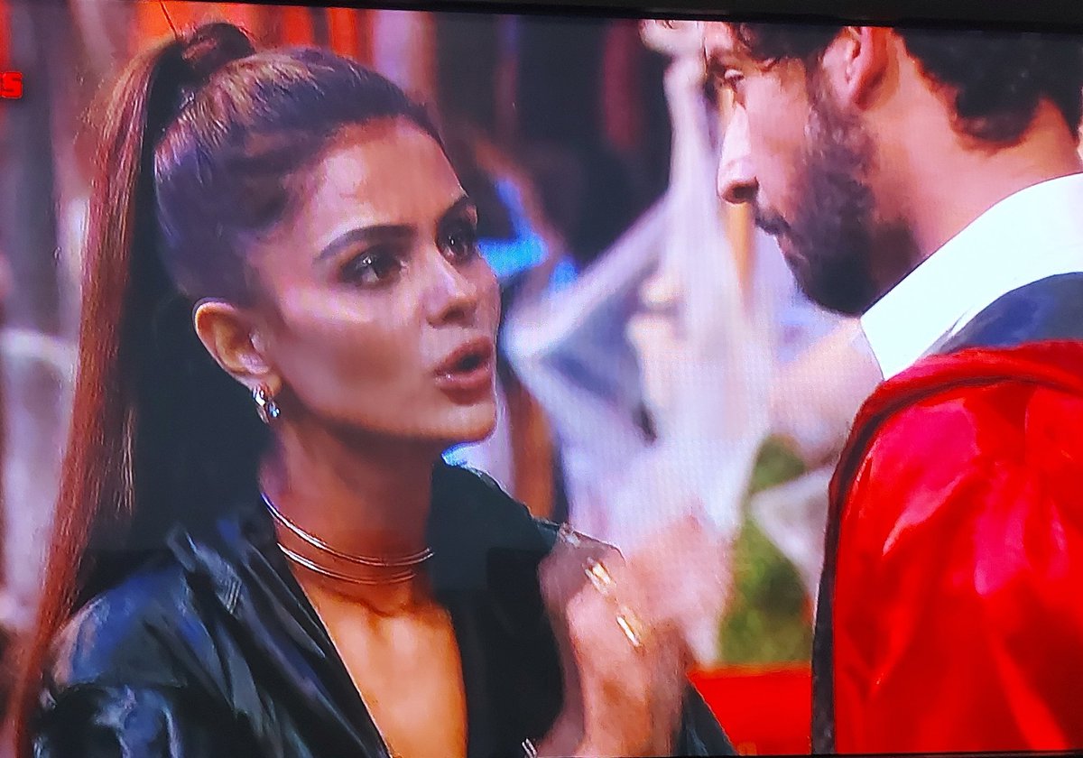 VikasKu0709's tweet photo. #PriyankaChaharChaudhary what would you have done if #ShivThakre has said yes 🤔 #BiggBoss16livefeed @EklavyaStudios https://t.co/UzYDyMX8NN