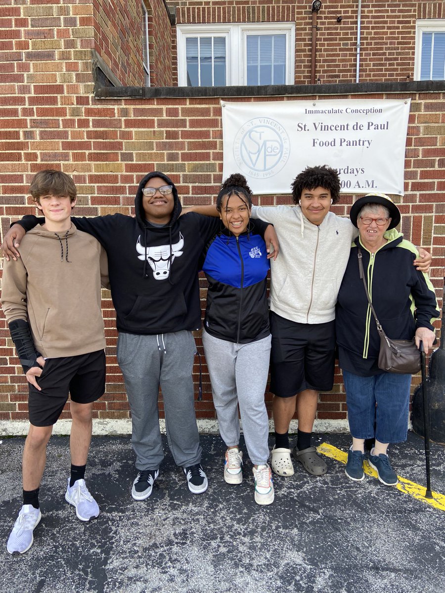 anneebarias's tweet photo. Another great morning of volunteering with @MRHBBALL ! Thanks Dunnen, Keyshawn, Nikki and Jackson! @mrhhighschool https://t.co/AO6bk2bVVg
