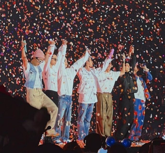 armygroundnotes's tweet image. The fact that my 7 favorite artists are in a band TOGETHER ?!?! that&apos;s wild