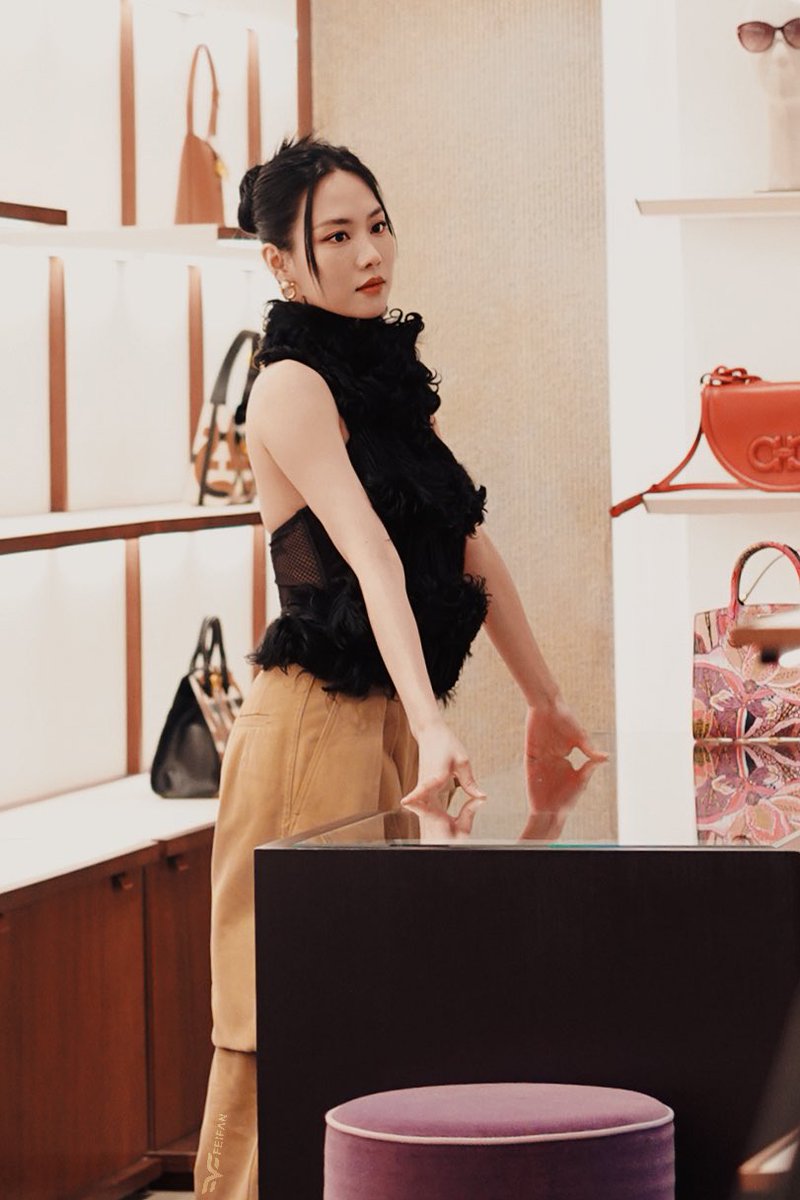 FWangfeifei's tweet photo. 20221029 @wangfeifei0427 #ferragamo Shanghai Event

#wangfeifei #fei #페이 #allforfei

Do not edit, use for business purposes or remove watermark. When reposting please CR @FWangfeifei https://t.co/iPiYzfTe3S