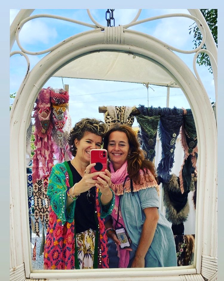 Met Juul samen werken op @lasdaliasibz #ibiza #hippiemarkt