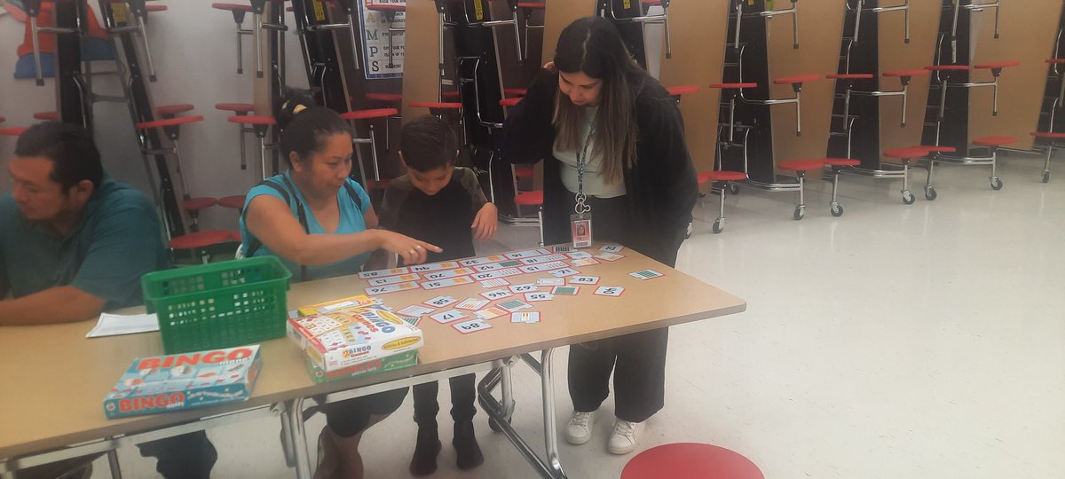 LiteracyEyes's tweet photo. RGE CURRICULUM NIGHT! First grade building phonics skills and phonemic awareness.
@AZamora9213 @Teachersherryj https://t.co/g1pyQ7ul7m
